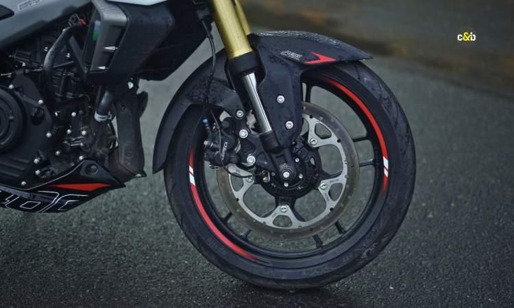 Pulsar NS400Z Key Features