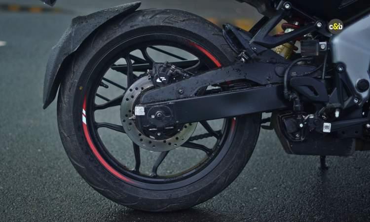 Pulsar NS400Z Key Features