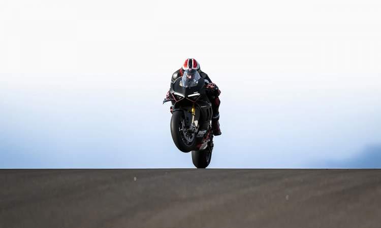 Ducati Panigale V4 Rideview