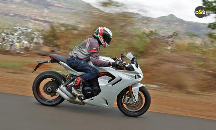 Ducati Supersport 950s 24