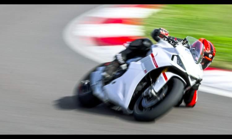 Supersport 950 Overview Gallery 1920x1080 02