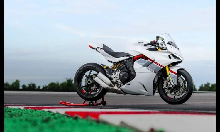 Supersport 950 Overview Hero 1600x1000