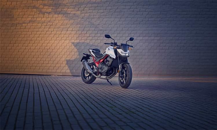 Honda Hornett 750 Front Look