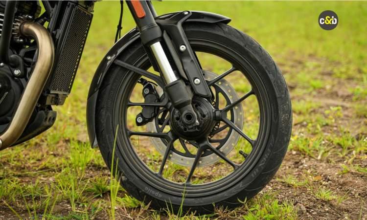 Triumph Thruxton 400 Front Tyre