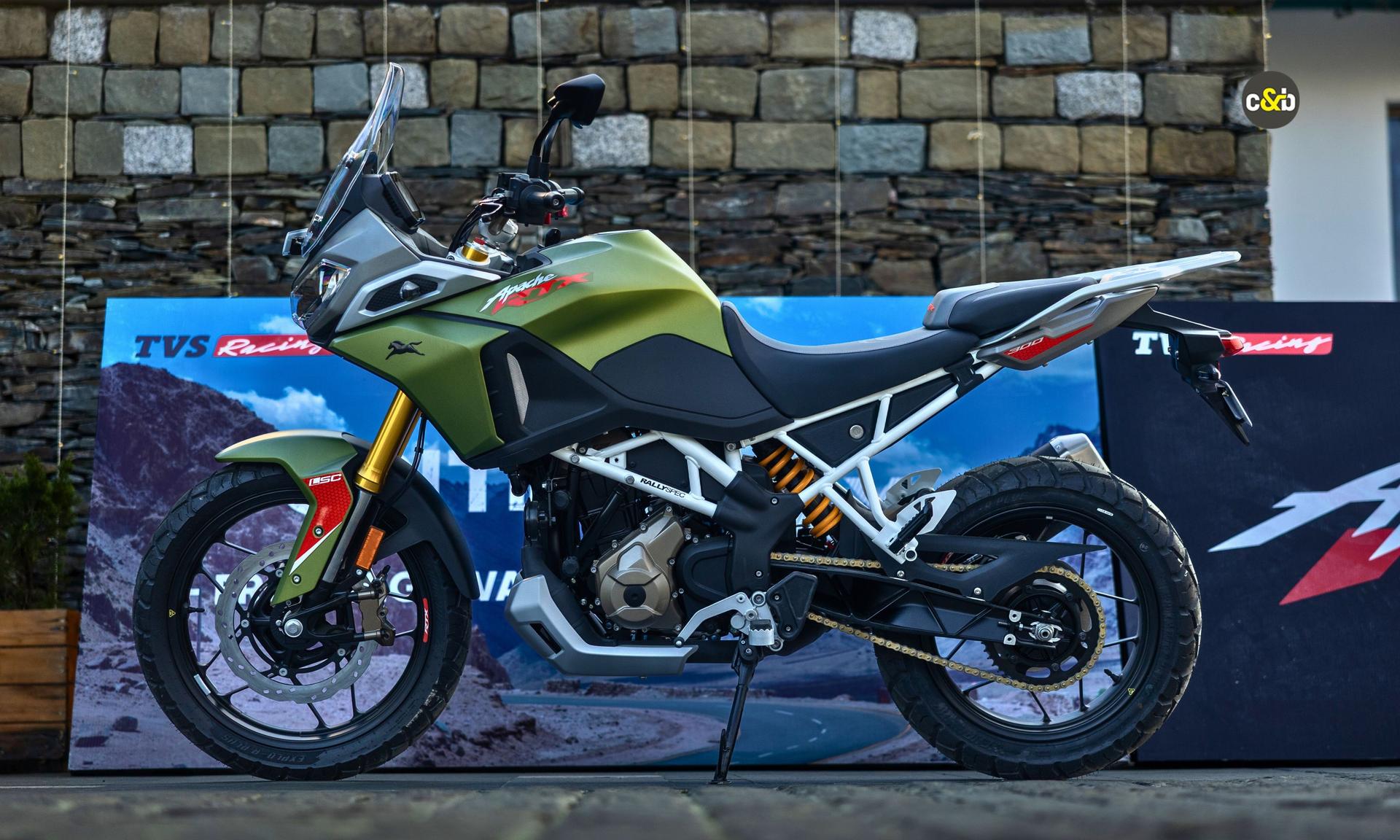 2025 TVS Apache RTX 300 Look