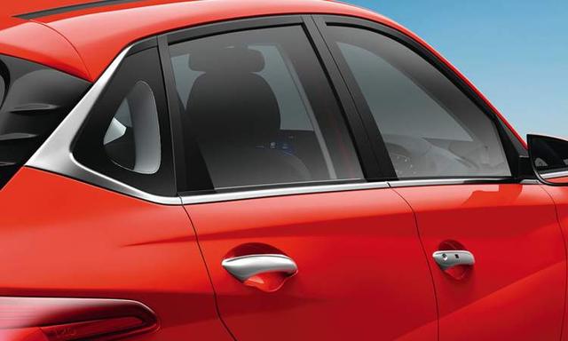 Hyundai Elite I20 Chrome Beltline With Flyback Rear Quarter Glass