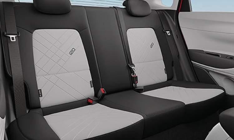 Hyundai_elite_i20_spacious_interiors_with_ample_headroom,_legroom_and_shoulder_room