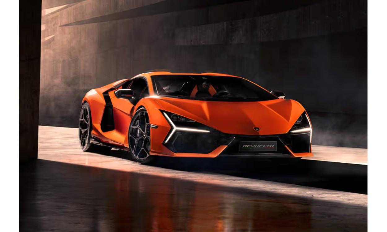 Lamborghini Revuelto Front Left Side