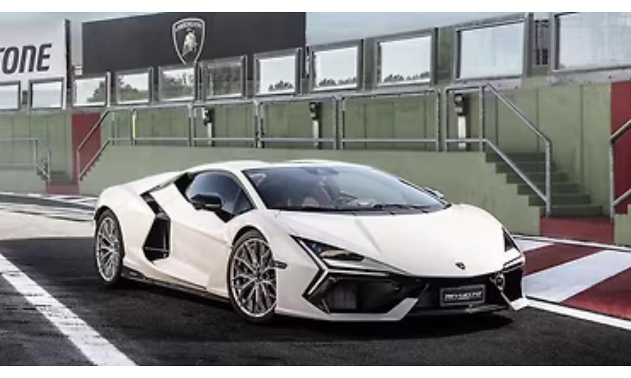 Revuelto Exterior Right Front Three Quarter