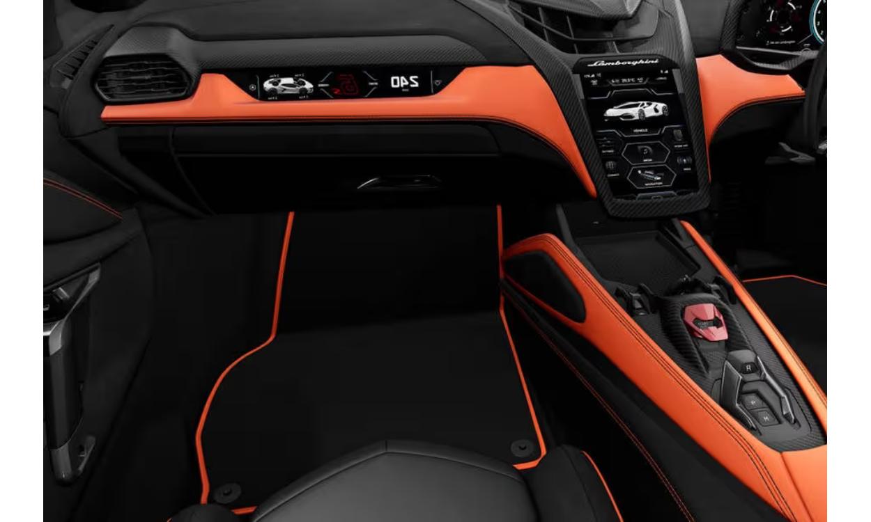 Lamborghini Revuelto Interior