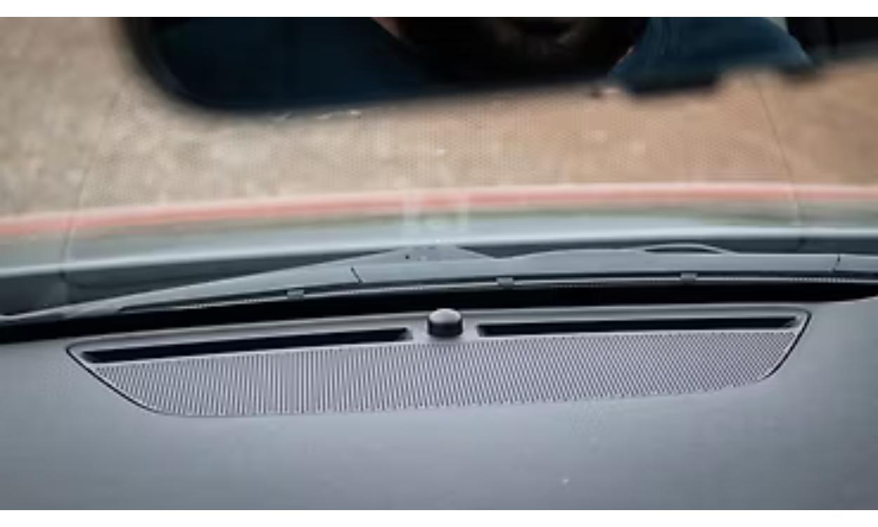 Discovery Sport Interior Central Dashboard Top Storage Speaker