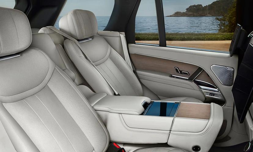 Land Rover Range Rover Spacious Cabin