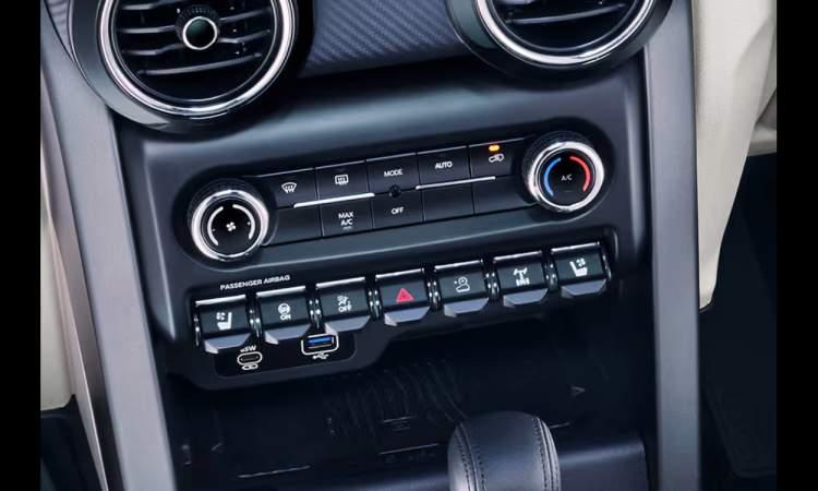 Mahindra thar roxx ac Controls
