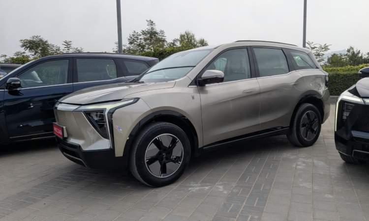 Mahindra Xev 9s Sideview