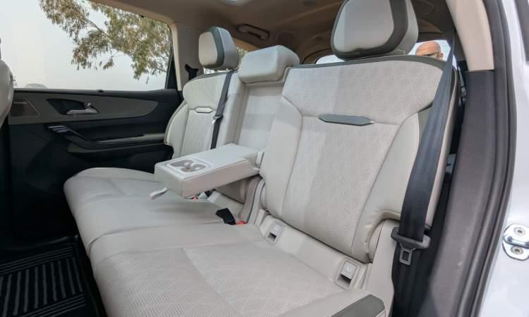 Mahindra Xev 9s Rear Armrest With Cupholder