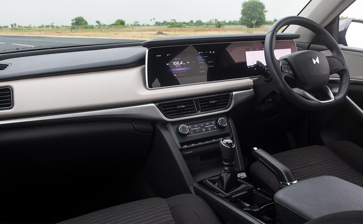 Mahindra xuv 700 dashboard