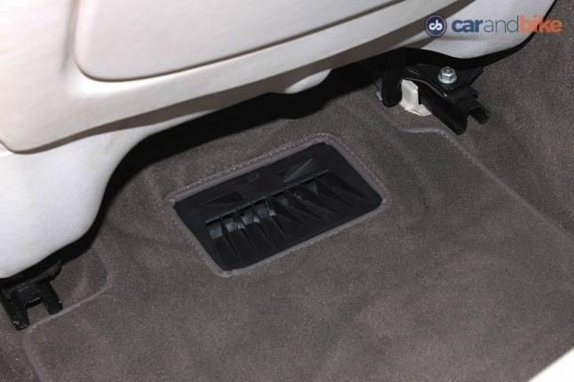 Maserati Quattroporte Ac Vent In The Foot Rest Area