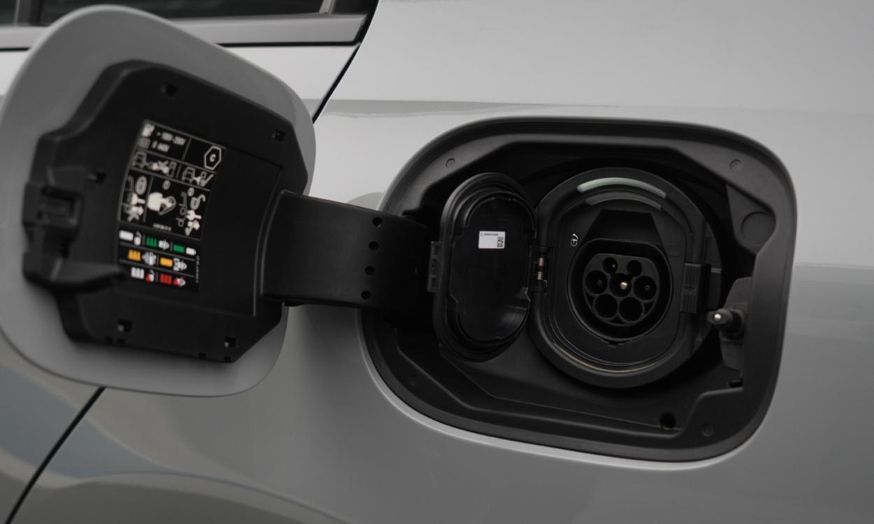 Mercedes Amg C 63 Charging Point