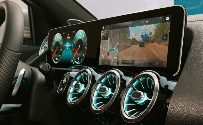 Mercedes Amg Gla 35 Media Display