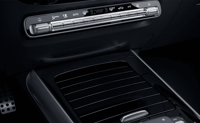 Mercedes Amg Gla 35 Stowage Compartment In Centre Console Retractable Cover