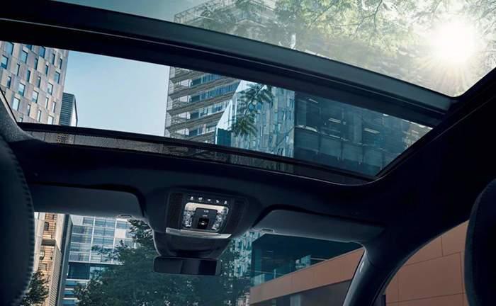 Panoramic sliding sunroof