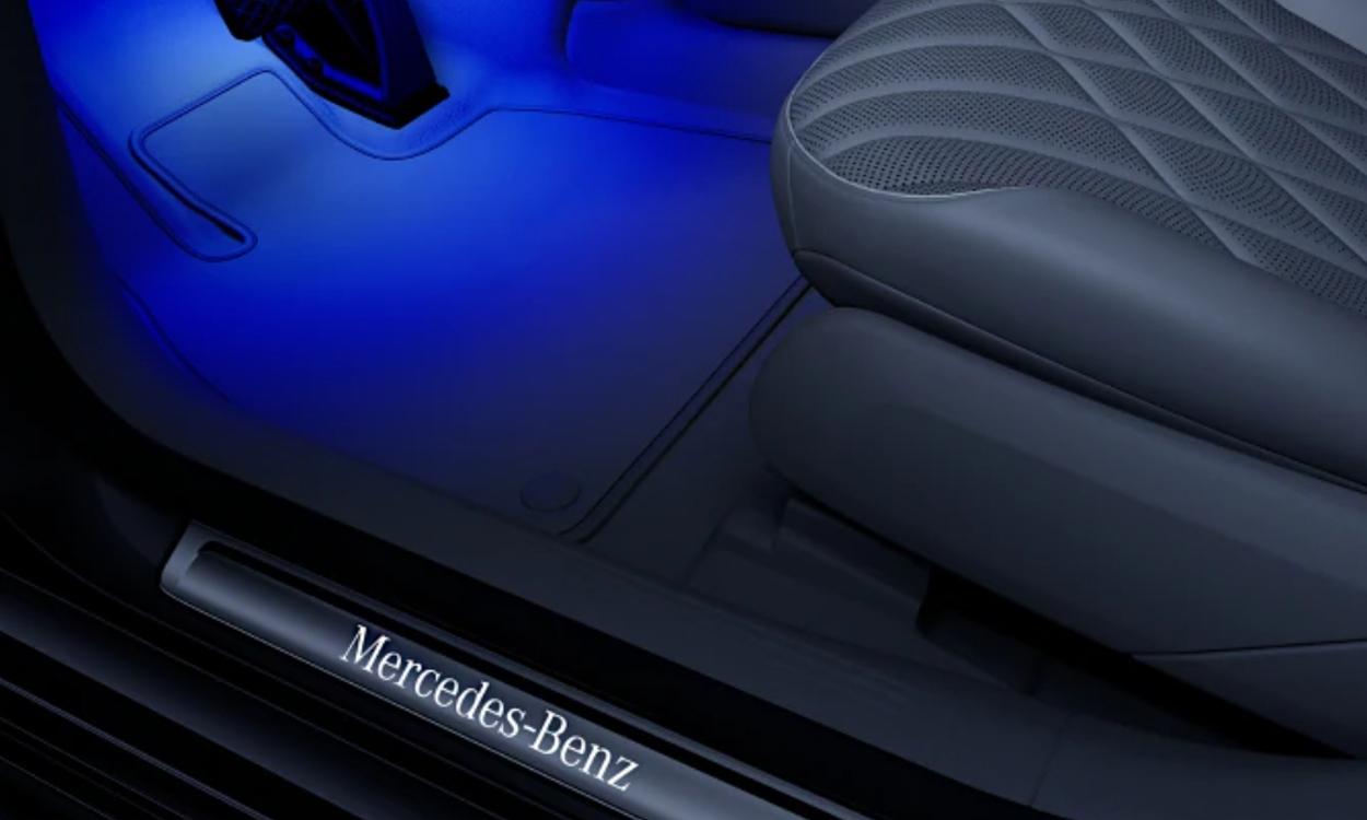 2025 Eqs Suv Ambiant light