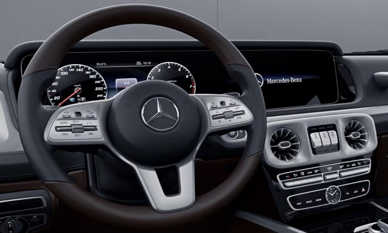 Mercedes benz g Class widescreen cockpit
