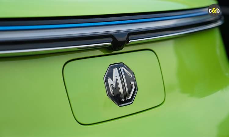 Mg Comet Front Mg Badge And Camera