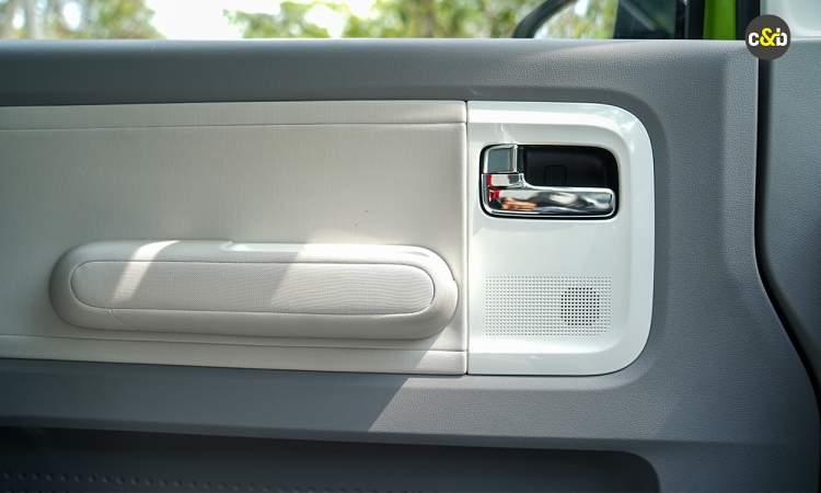 Mg Comet Interior Door Handle And Speaker