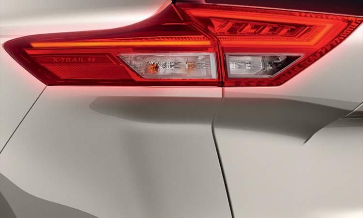 Nissan x trail taillight