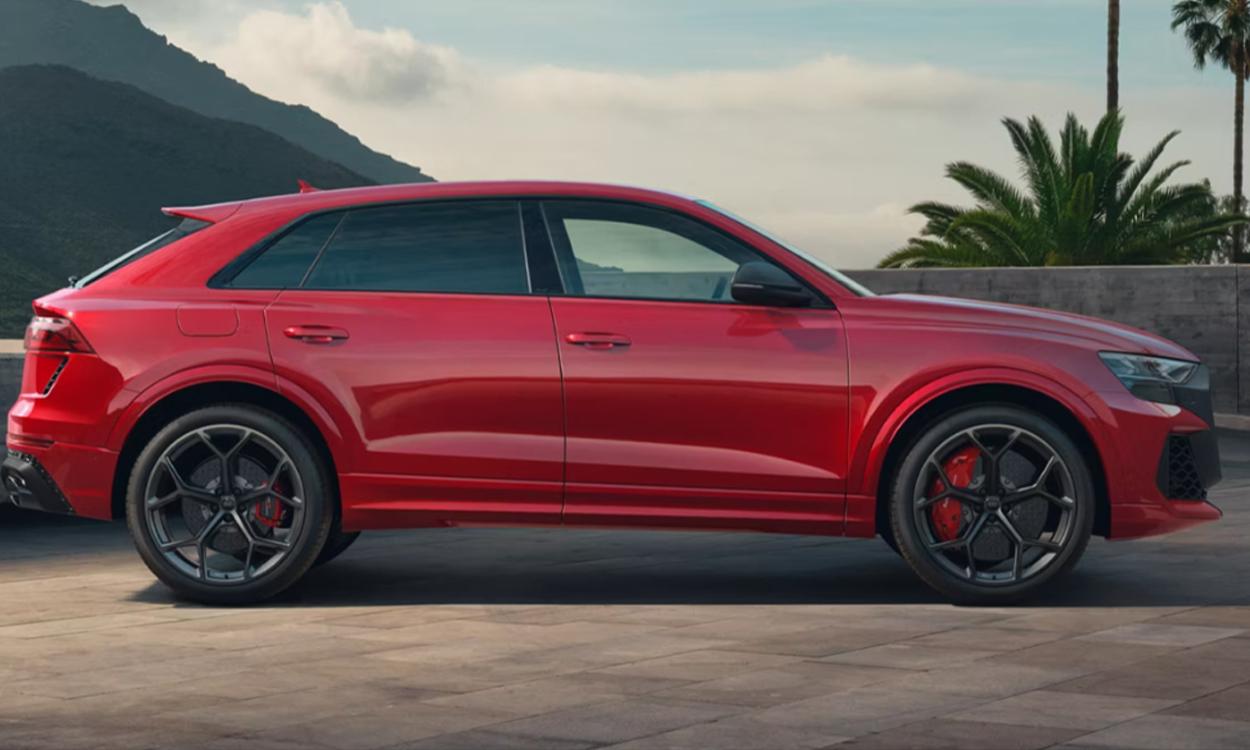 2025 RS Q8 Sideview