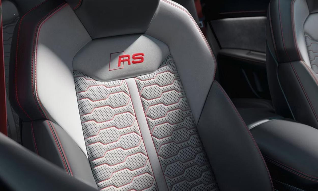 2025 Audi RS Q8 interior