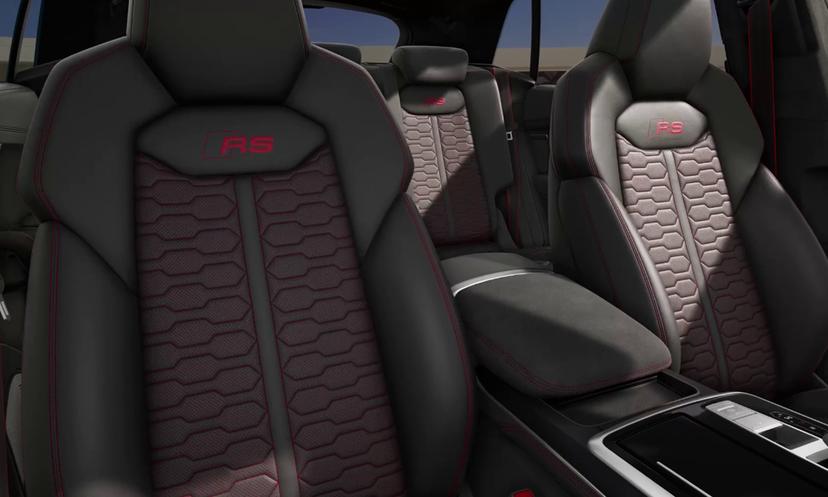 2025 Audi RS Q8 Comfort