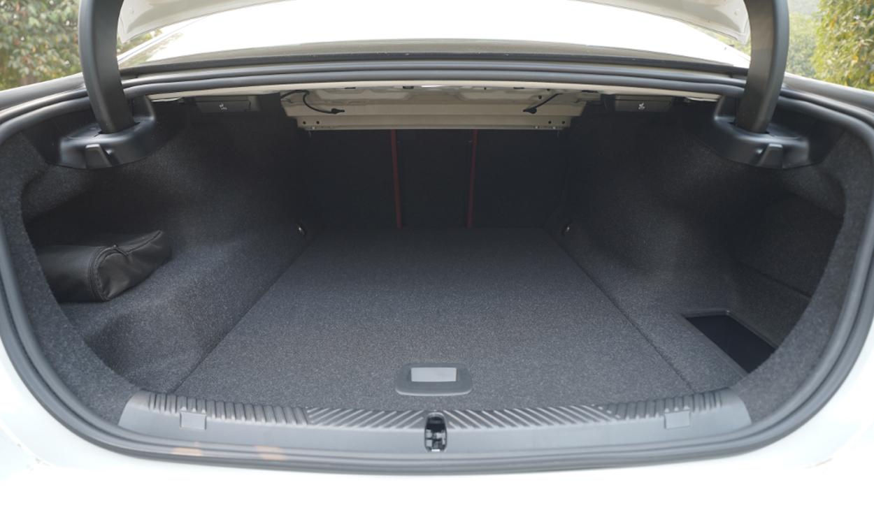 Bmw I5 Bootspace