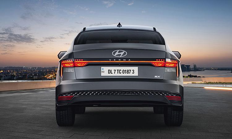 2023 hyundai verna rearview
