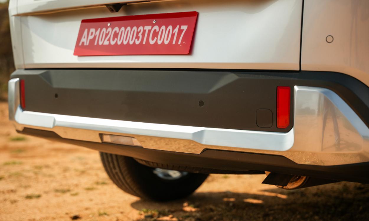 Kia Carens Clavis Rear light