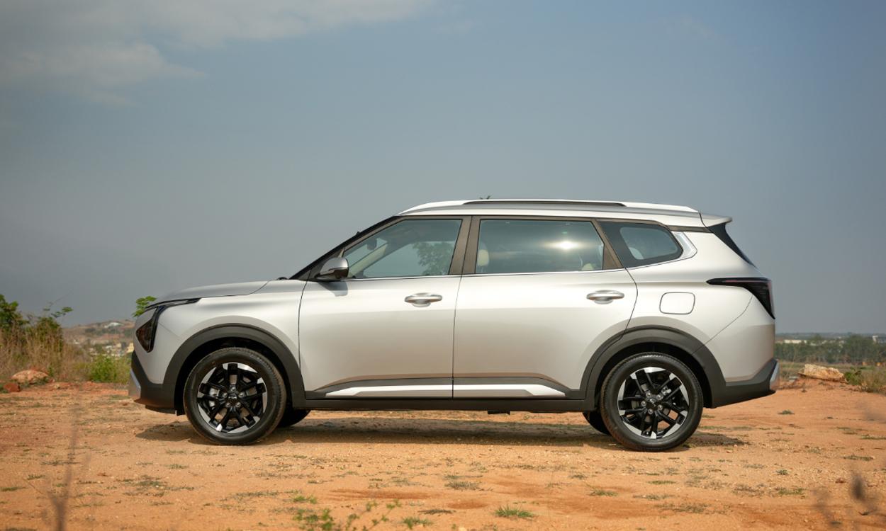 Kia Carens Clavis Left Side View