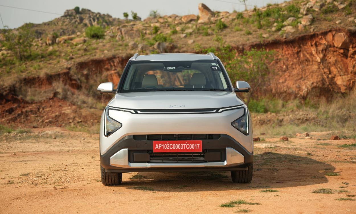 Kia Carens Clavis Frontview