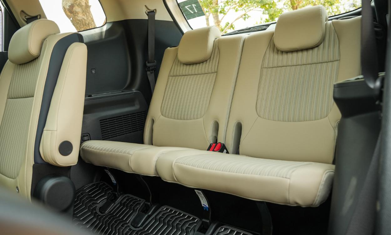 Kia Carens Clavis Rear seats