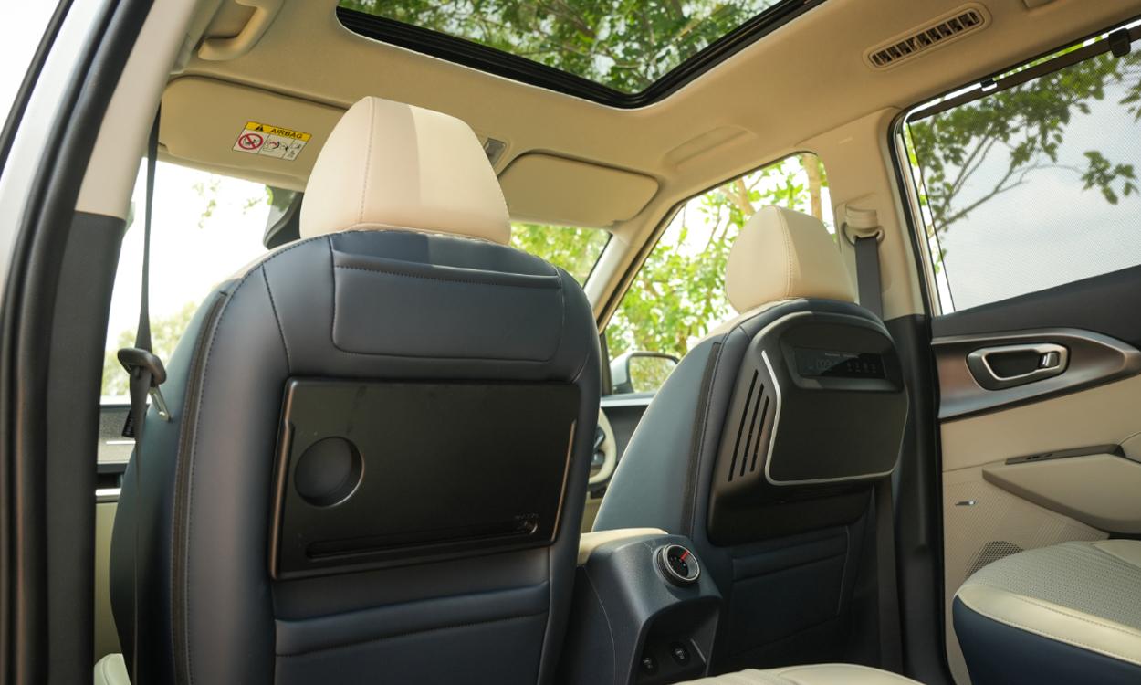 Kia Carens Clavis Rear comfort seat