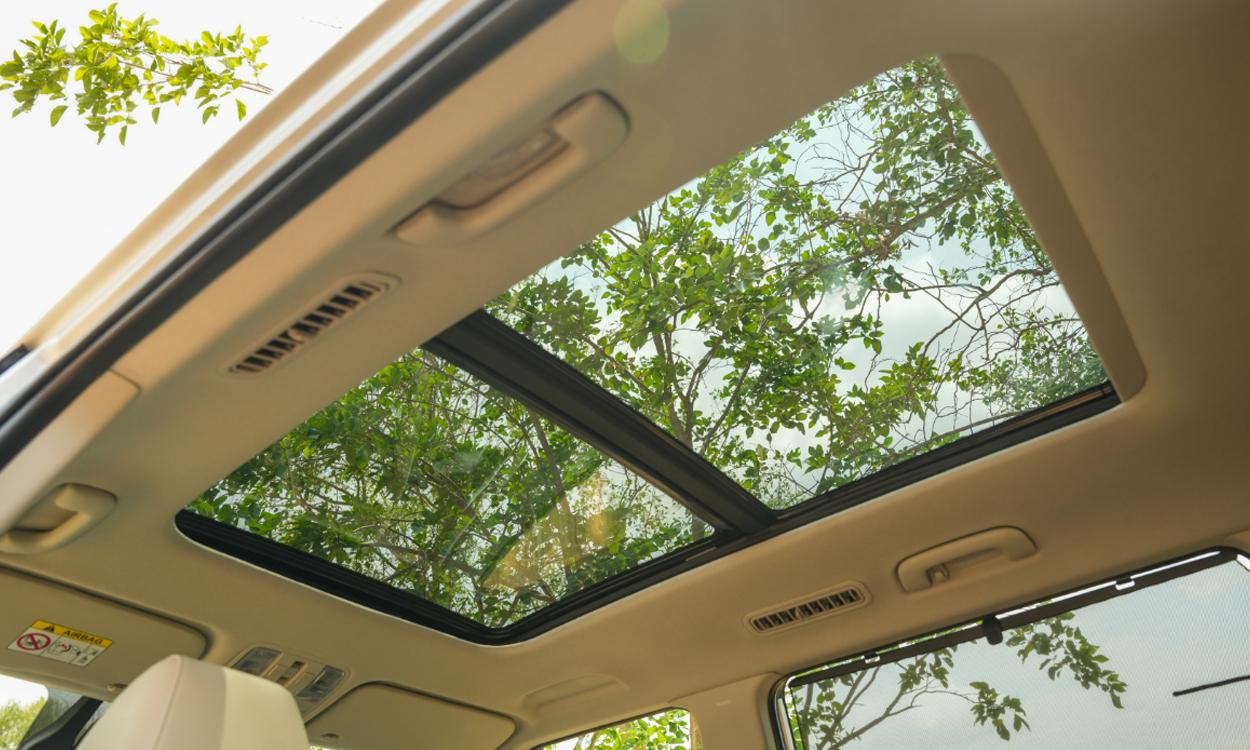 Kia Carens Clavis Sunroof