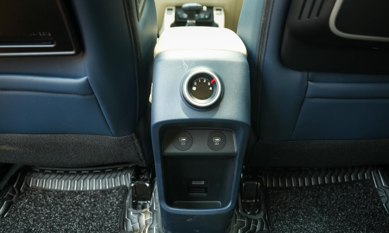 Kia Carens Clavis Rear AC