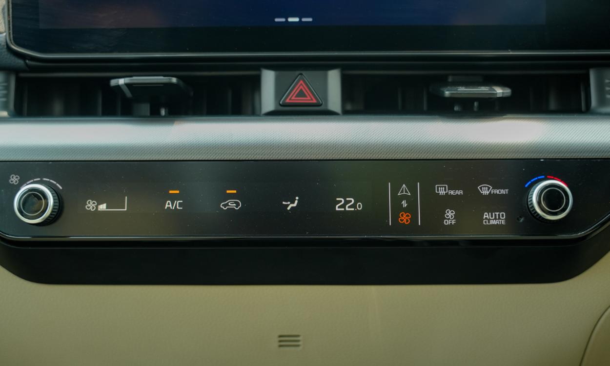 Kia Carens Clavis Display