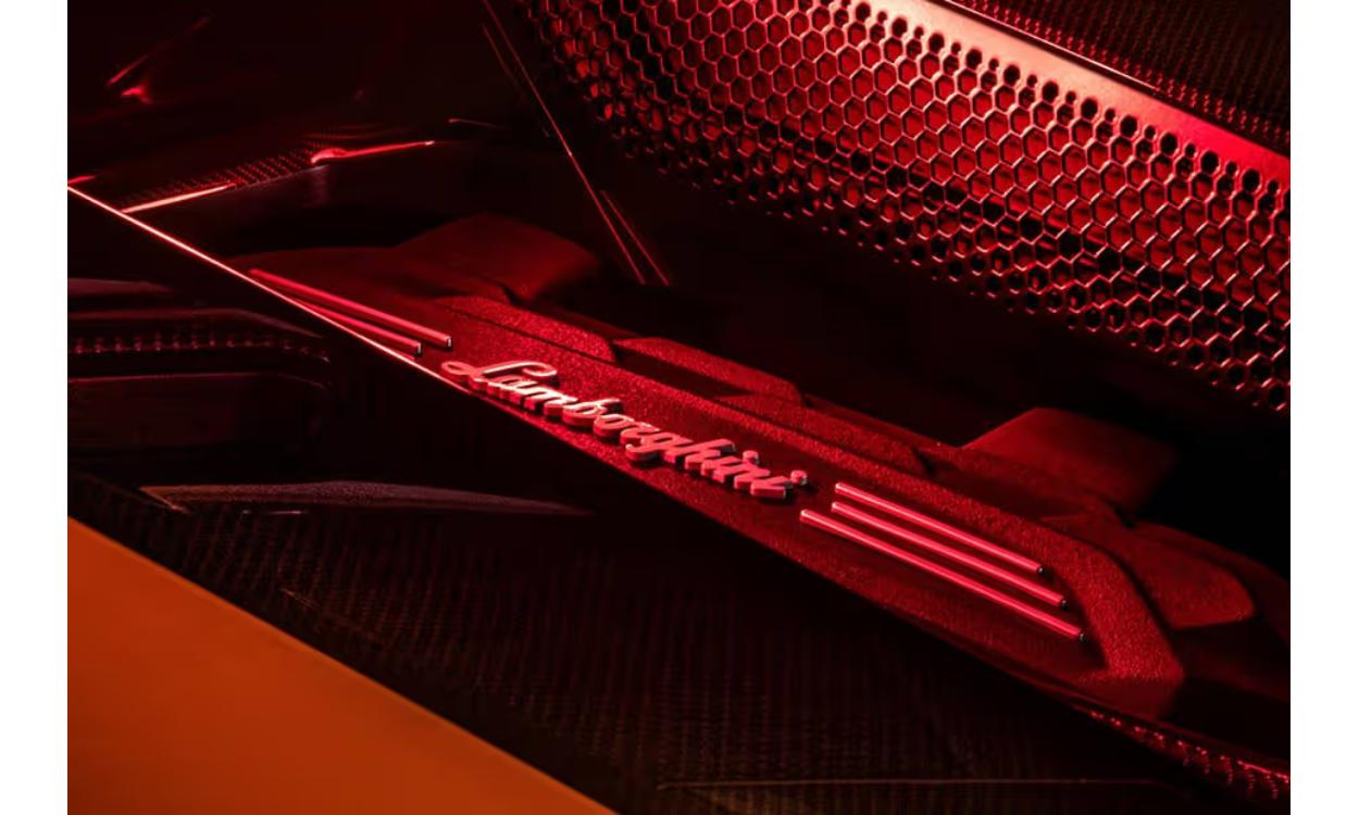 Lamborghini Revuelto Exterior