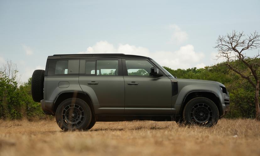 Land Rover Defender Sideview