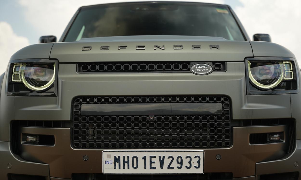 Land Rover Defender Front view