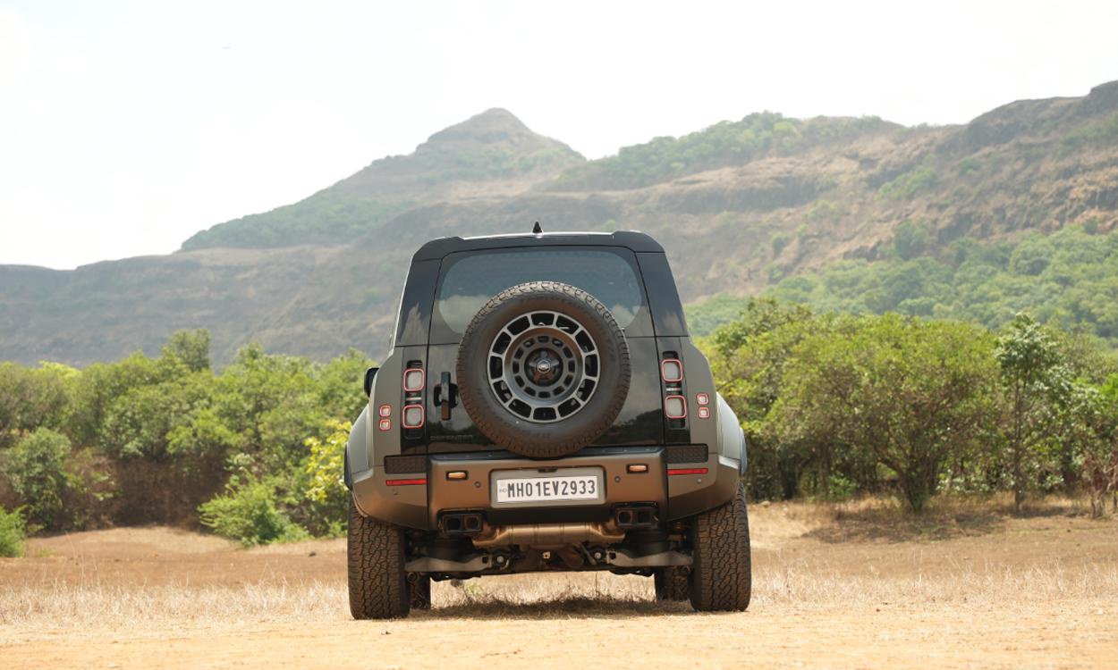 Land Rover Defender Rear view