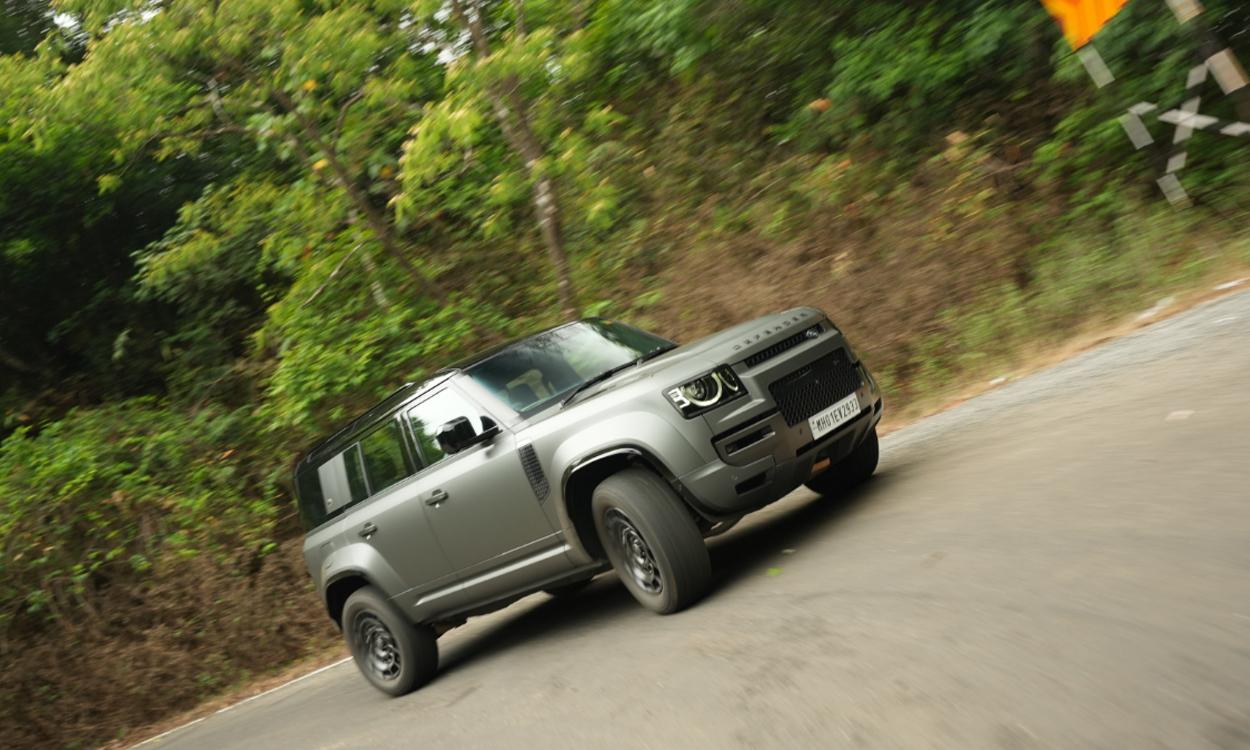 Land Rover Defender Ride view 7