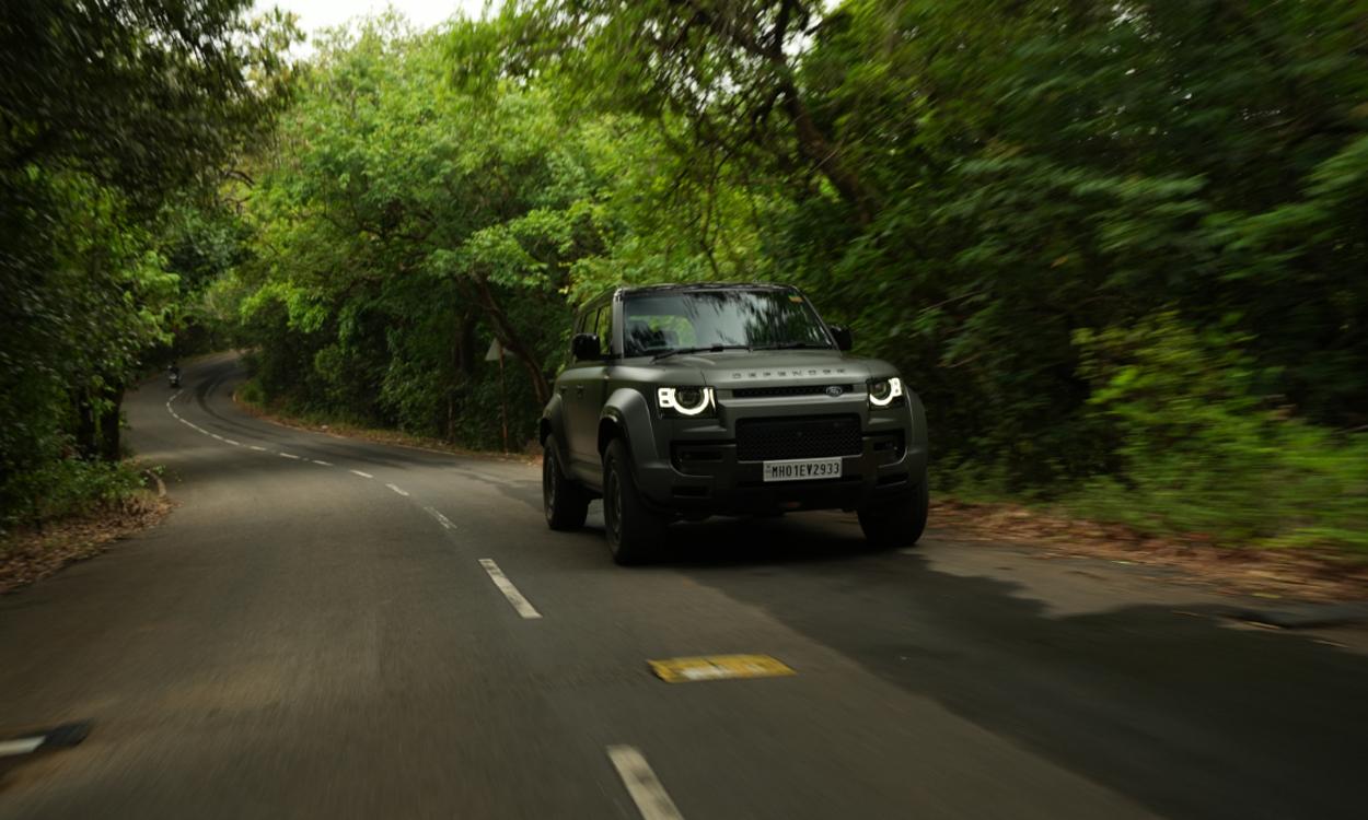 Land Rover Defender Ride view 4