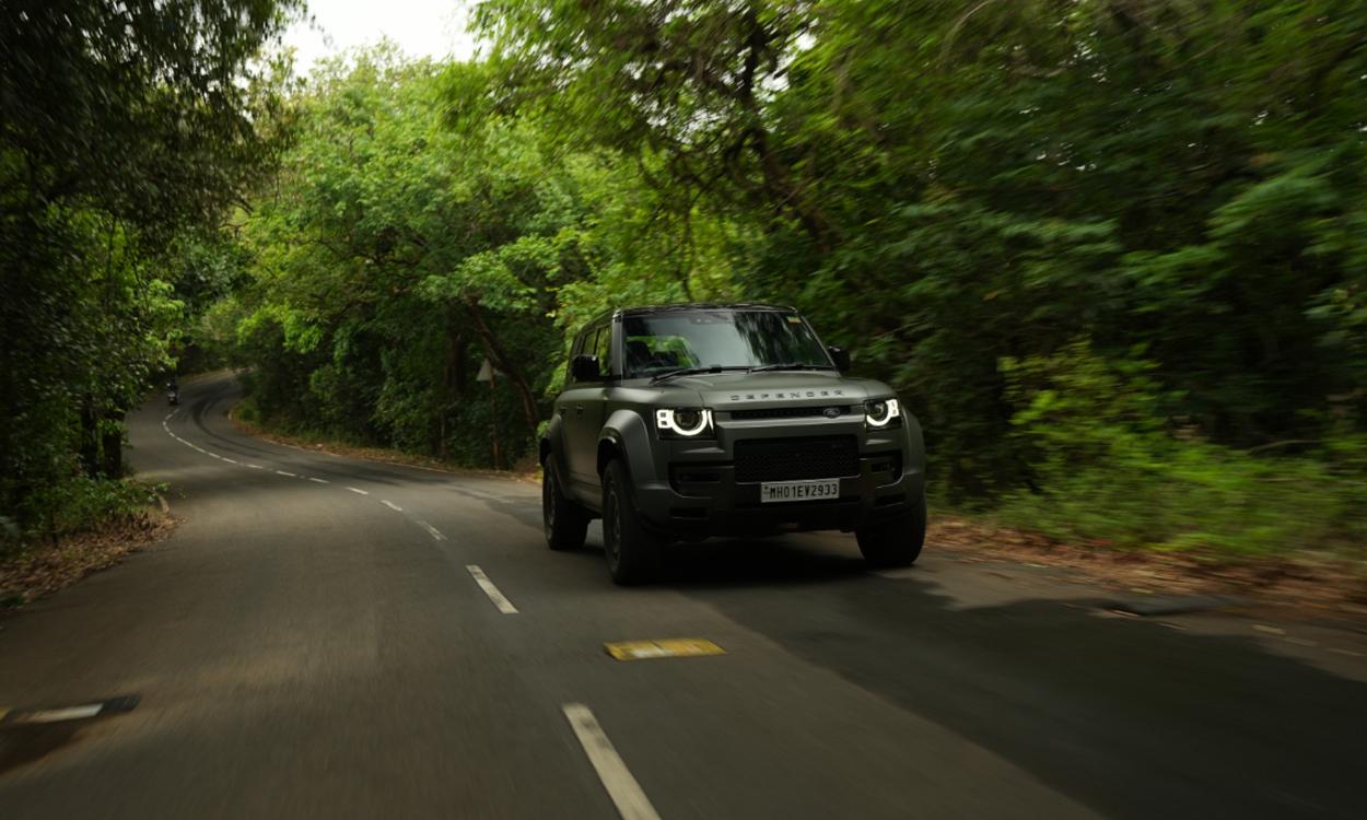 Land Rover Defender Ride view 3